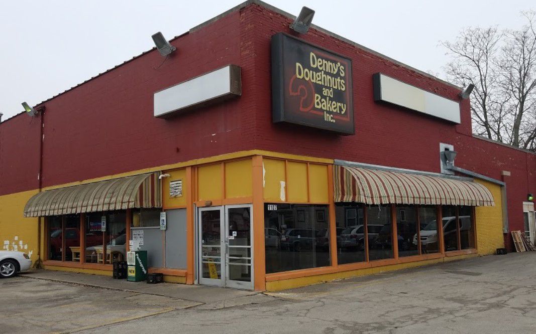 Denny's Doughnuts & Bakery